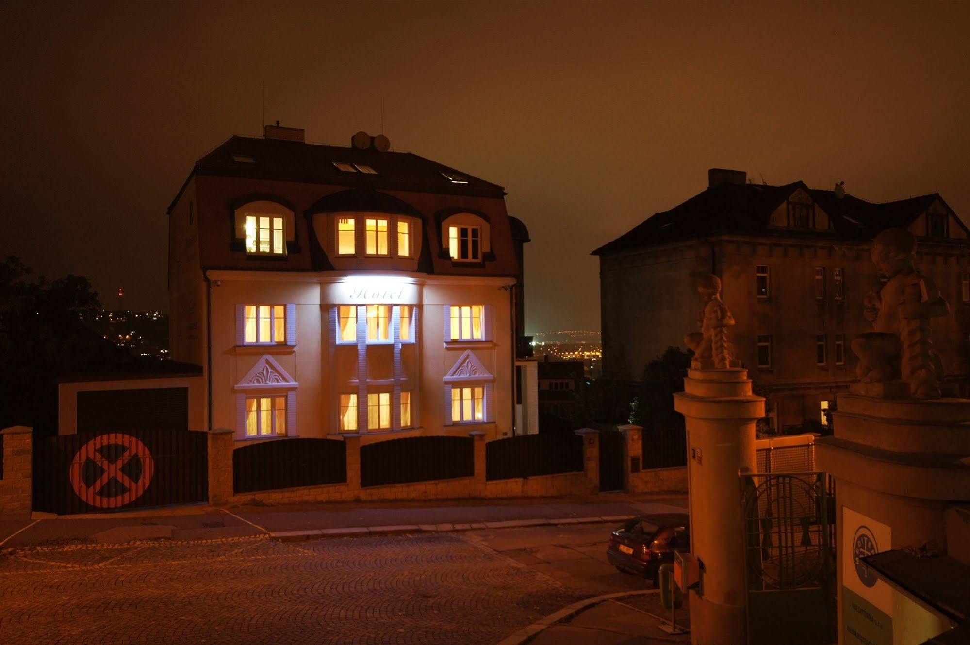 Hotel Garni Rambousek Prague Extérieur photo