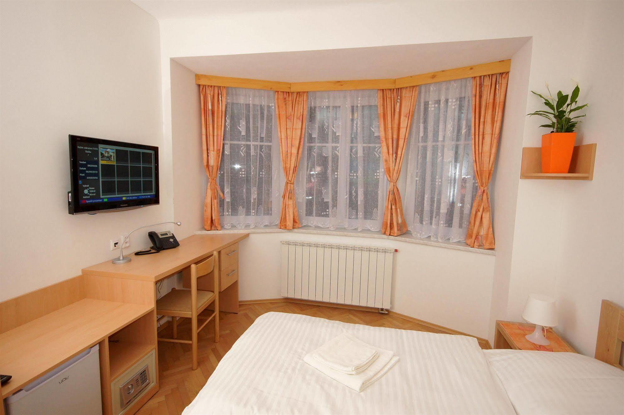 Hotel Garni Rambousek Prague Extérieur photo
